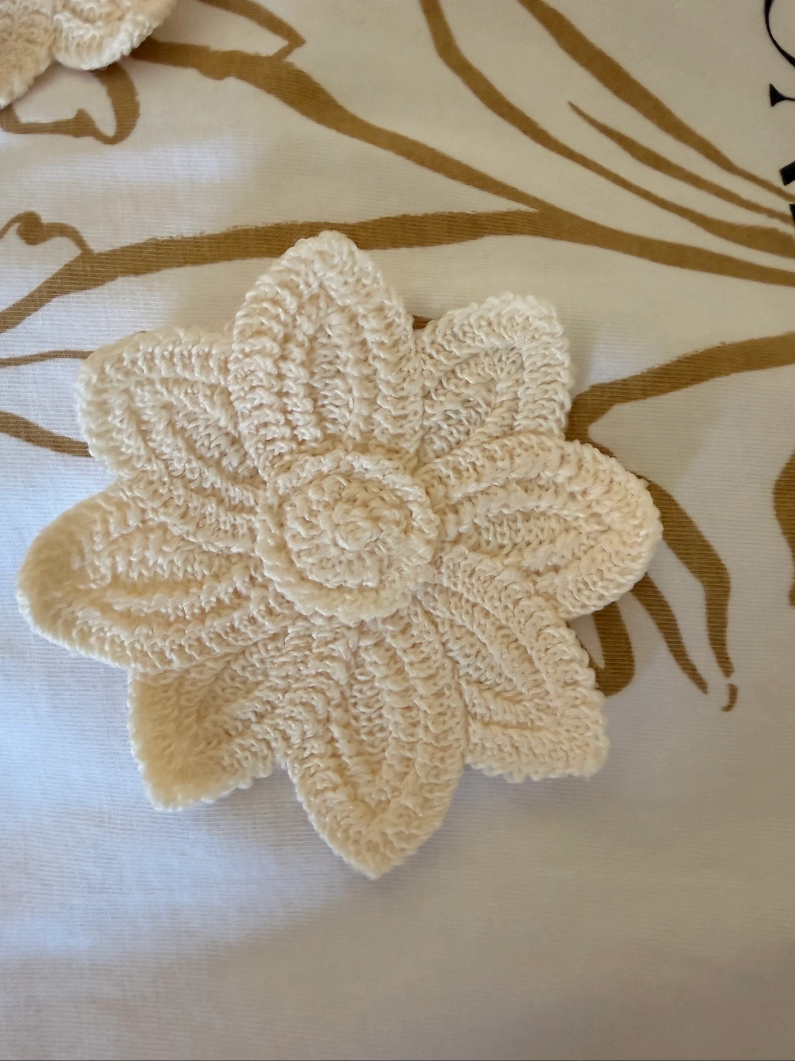 Camiseta com detalhes bordados – photo 4